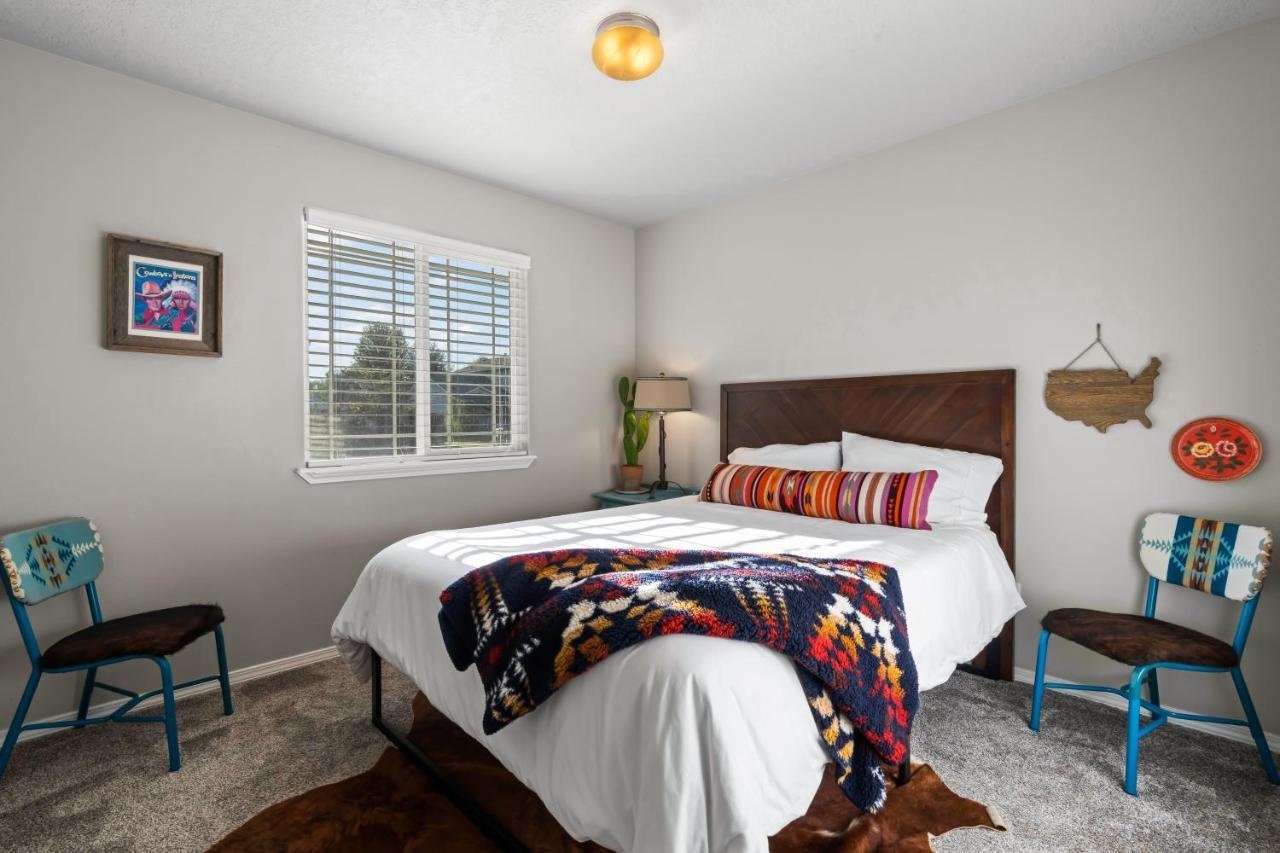 Southwestern Style 4 Bedroom Nampa Home Sleeps 16! المظهر الخارجي الصورة